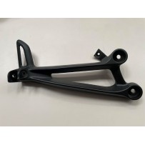 Yamaha MT-07 2014-2024 – uchwyt nóżki bocznej prawy tył mt07 OEM 1WS-2