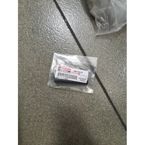 1B9-F7454-00 Osłona podnóżka OEM Yamaha OEM